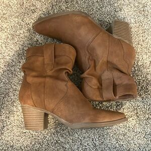Time and Tru Brown Heeled Boots with Rounded Toe